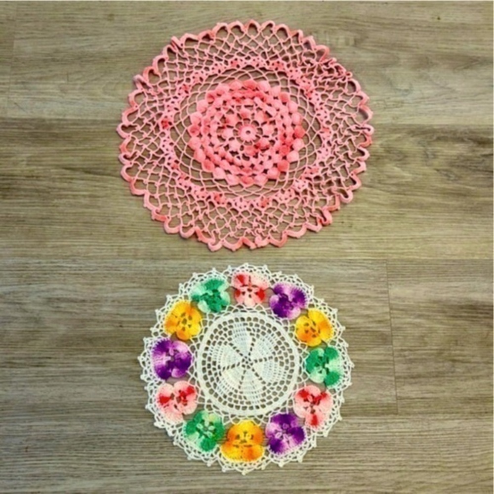 Vintage retro hand made beautiful knit crochet doilies. 9” and 12” across.